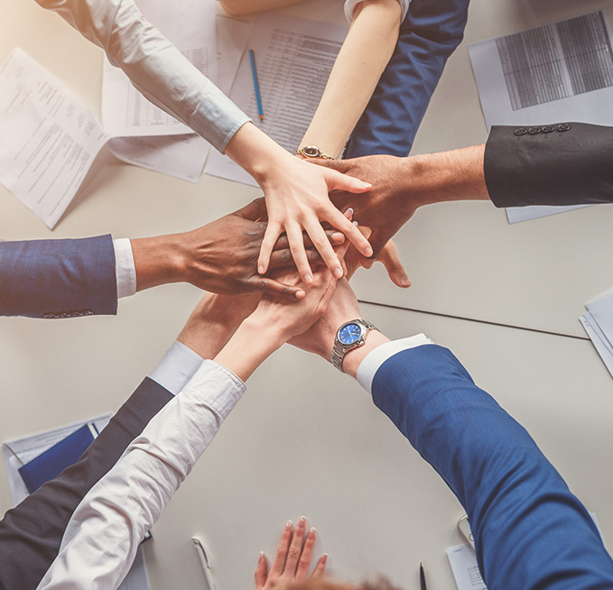 Stroj na termoformovanie/plastový pohár