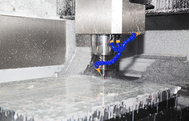 Stroj na termoformovanie/plastový pohár